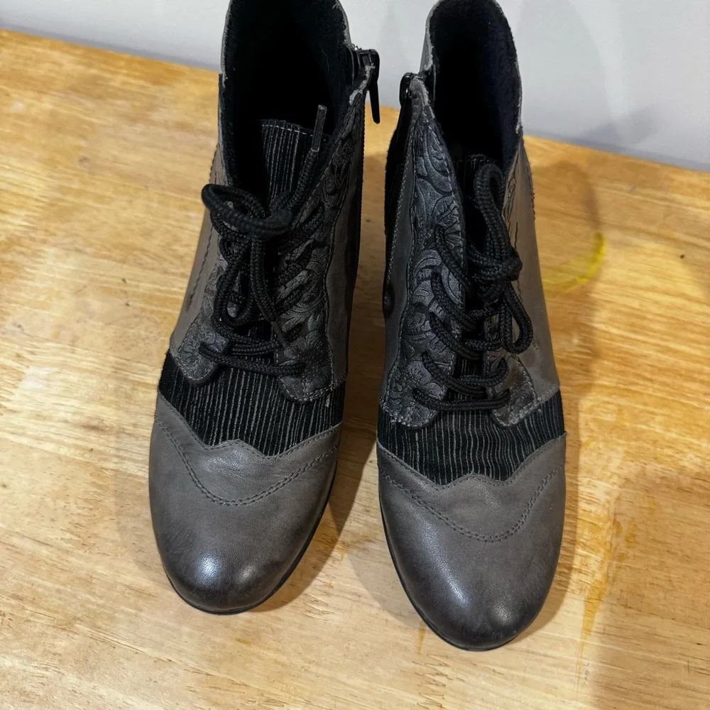 Women's Remonte Cheyenne 89 booties lace up heel size 38 zipper sides